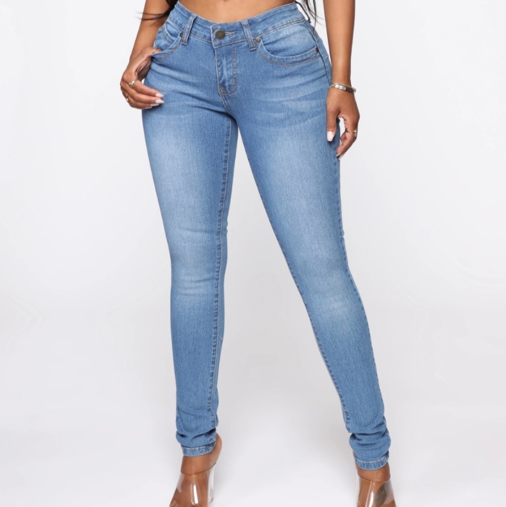 NWT!! Let's Get Carried Away Jeans